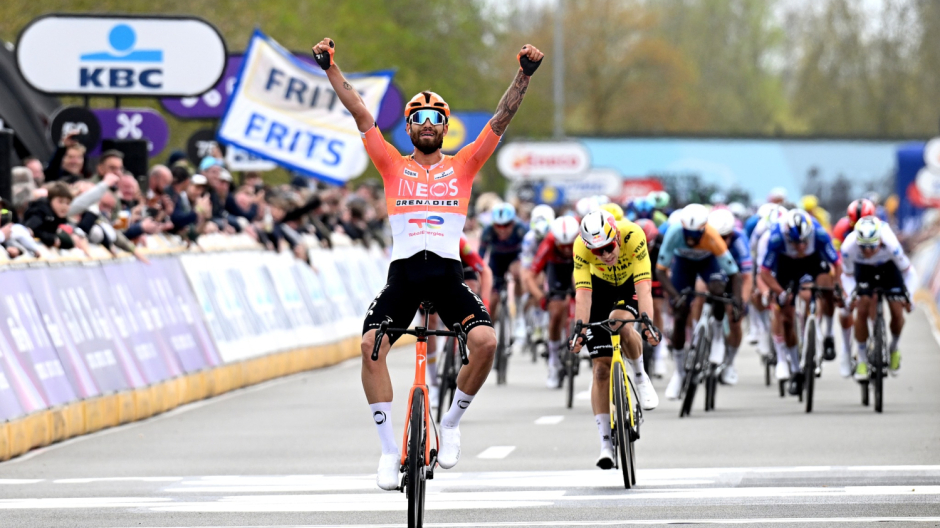 Impresa di Filippo Ganna: vittoria storica alla Dwars door Vlaanderen